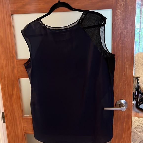 Tahari sleeveless blouse size L or XL - Picture 4 of 6